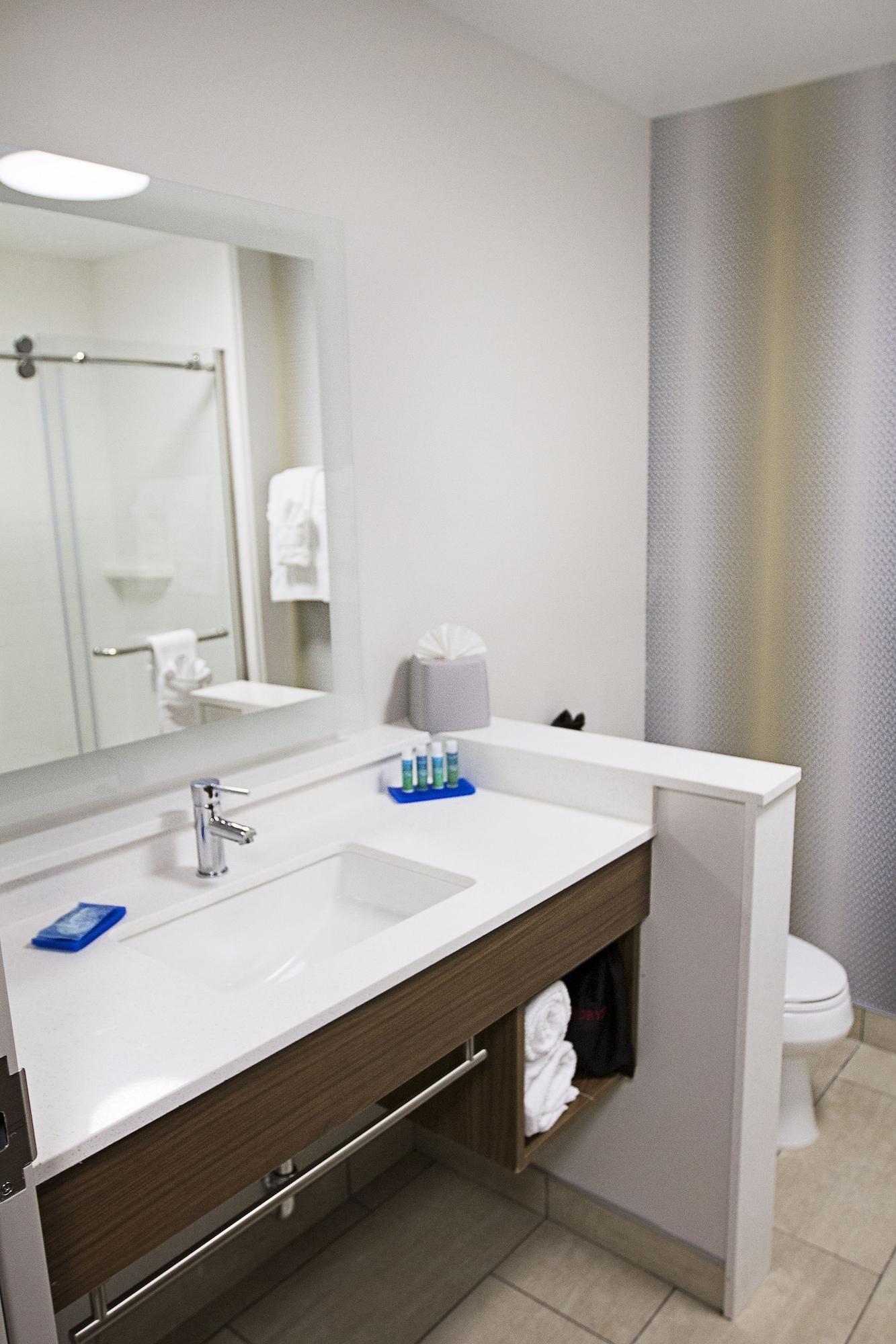 Holiday Inn Express & Suites Greenwood Mall By Ihg Экстерьер фото