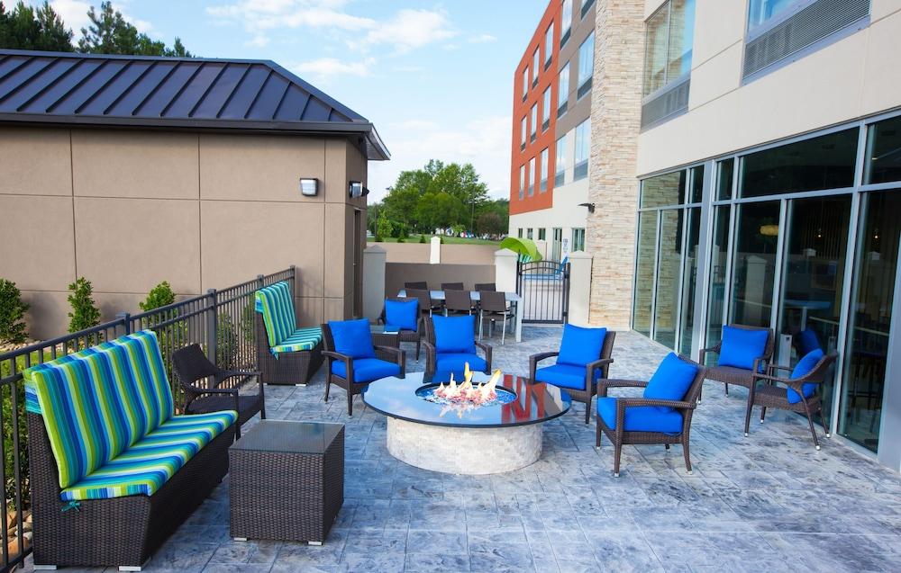 Holiday Inn Express & Suites Greenwood Mall By Ihg Экстерьер фото