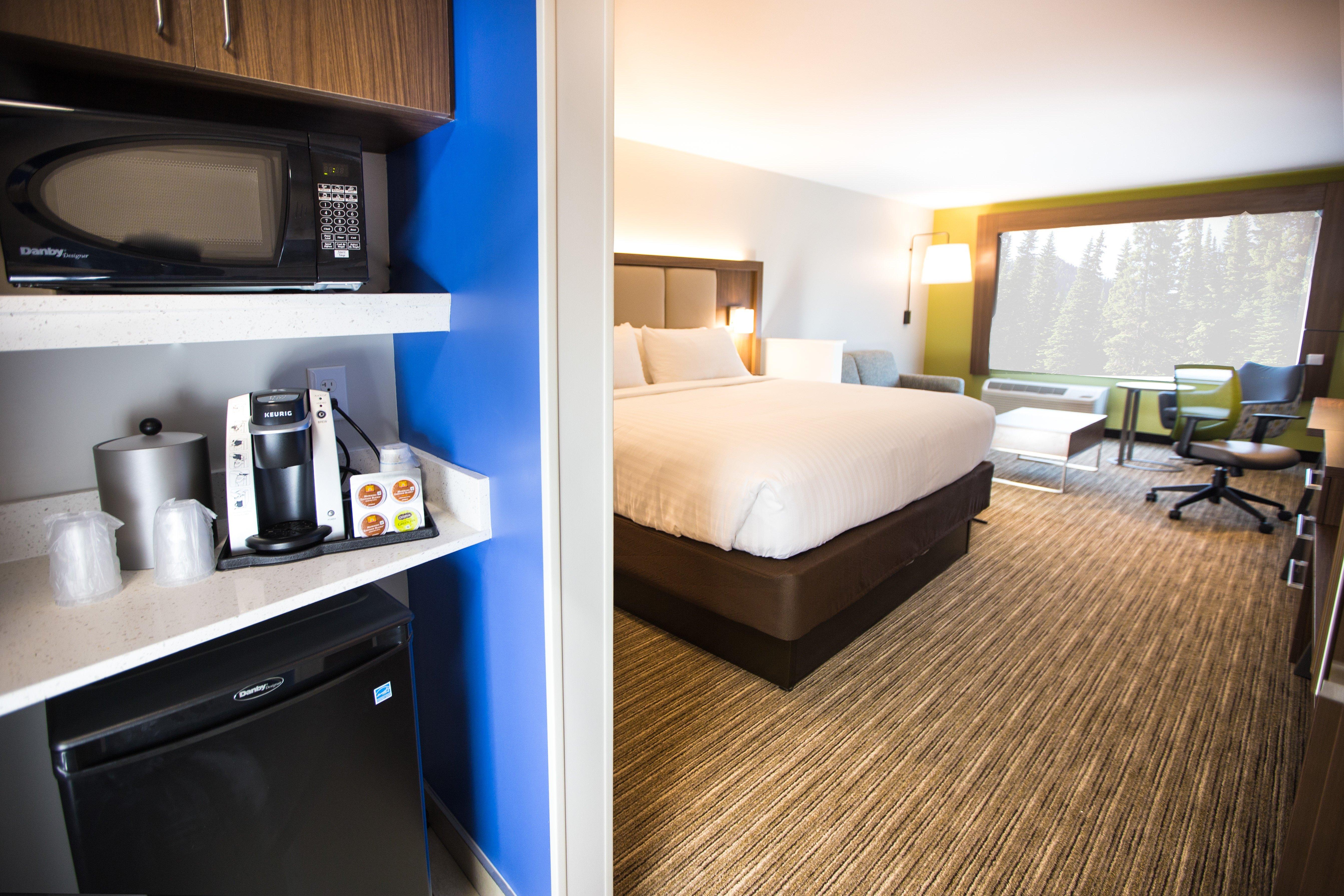 Holiday Inn Express & Suites Greenwood Mall By Ihg Экстерьер фото