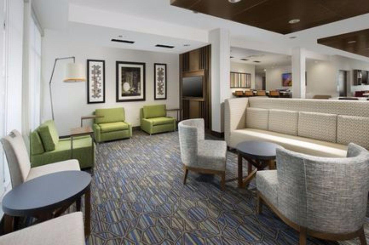 Holiday Inn Express & Suites Greenwood Mall By Ihg Экстерьер фото