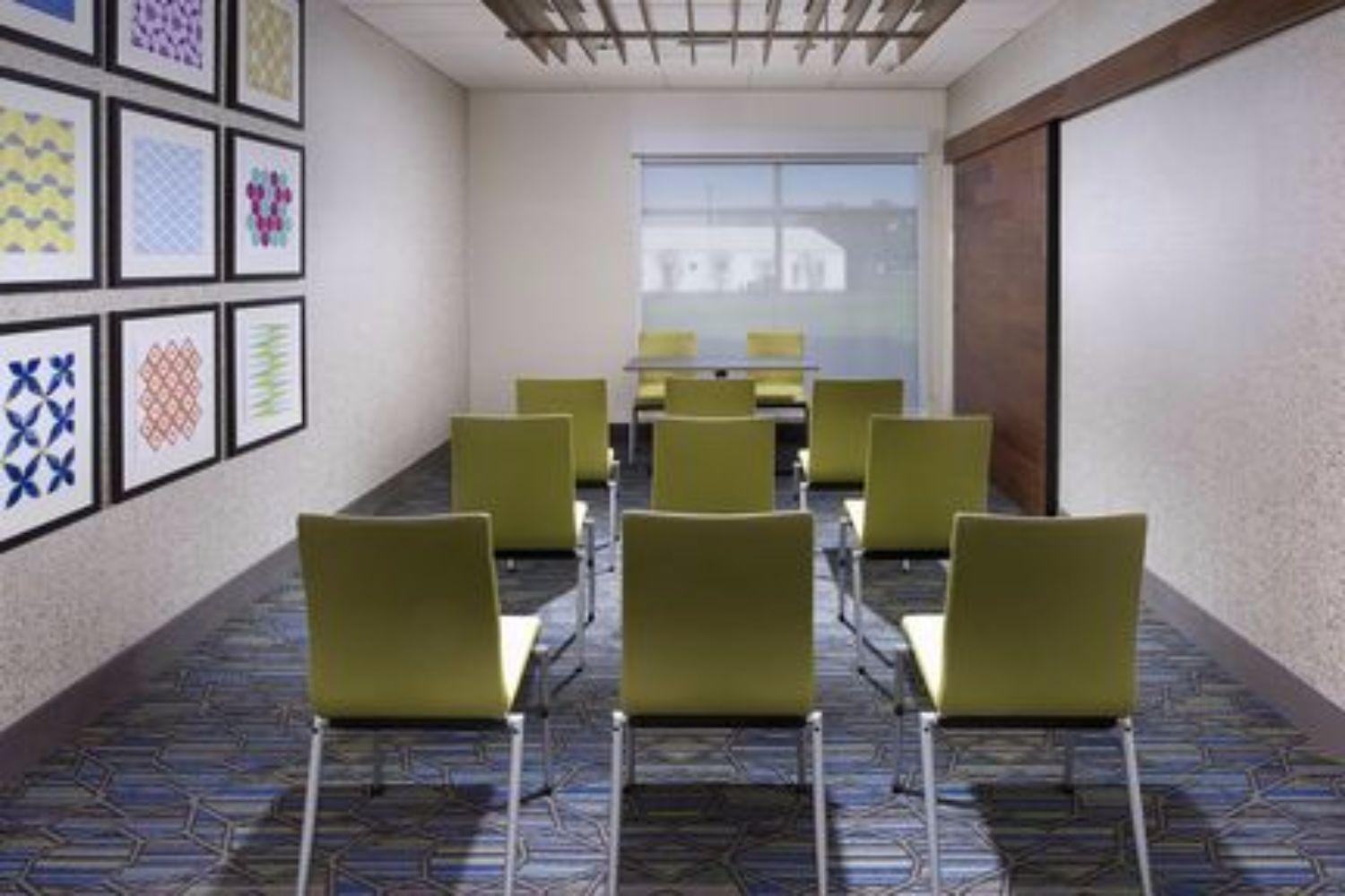Holiday Inn Express & Suites Greenwood Mall By Ihg Экстерьер фото