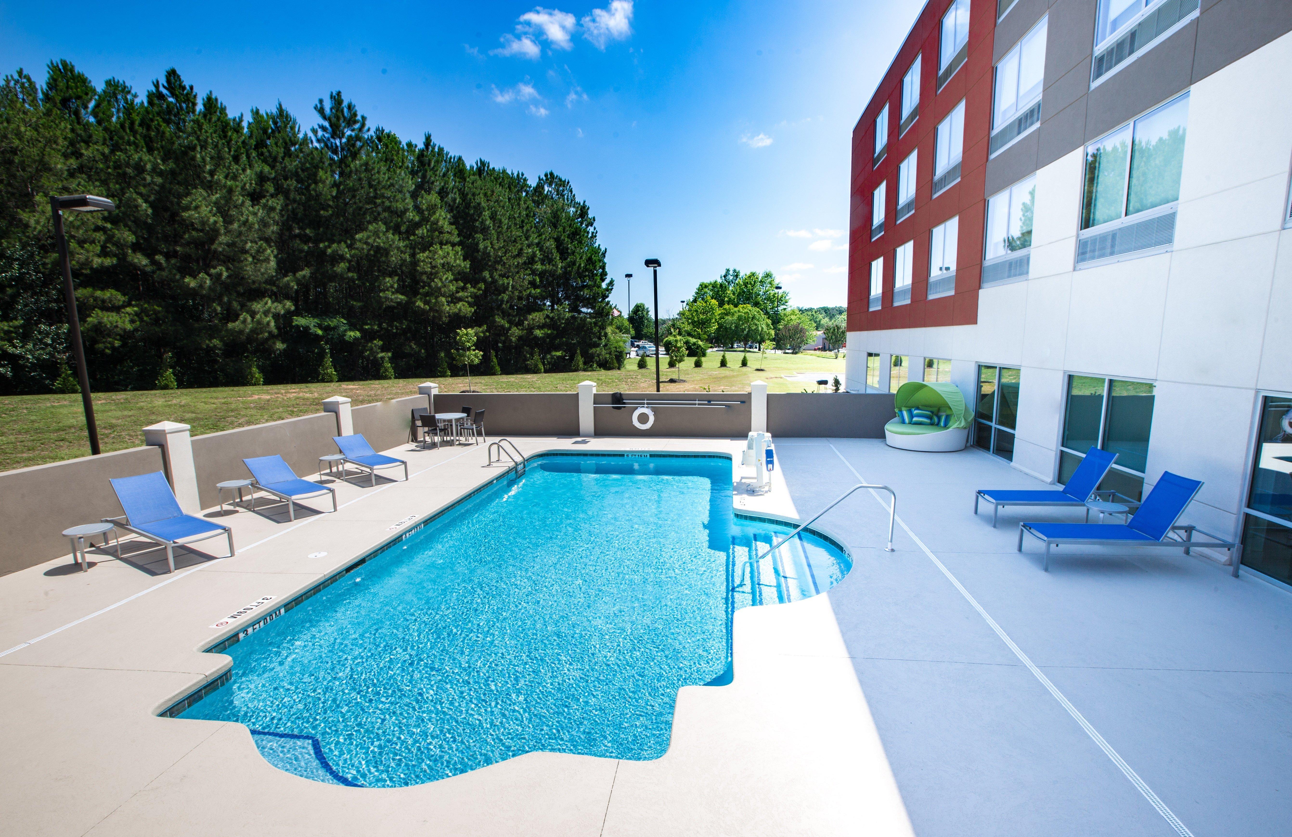 Holiday Inn Express & Suites Greenwood Mall By Ihg Экстерьер фото