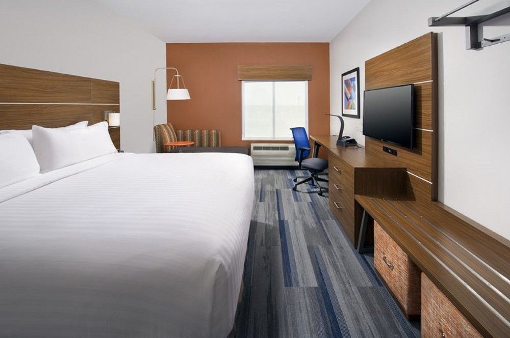 Holiday Inn Express & Suites Greenwood Mall By Ihg Экстерьер фото